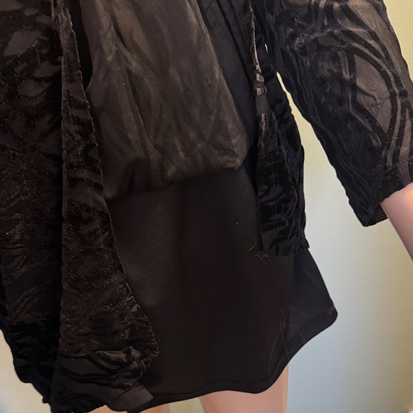 Elegant Black Velevt Long Sleeve Top Size XL - Picture 7 of 7